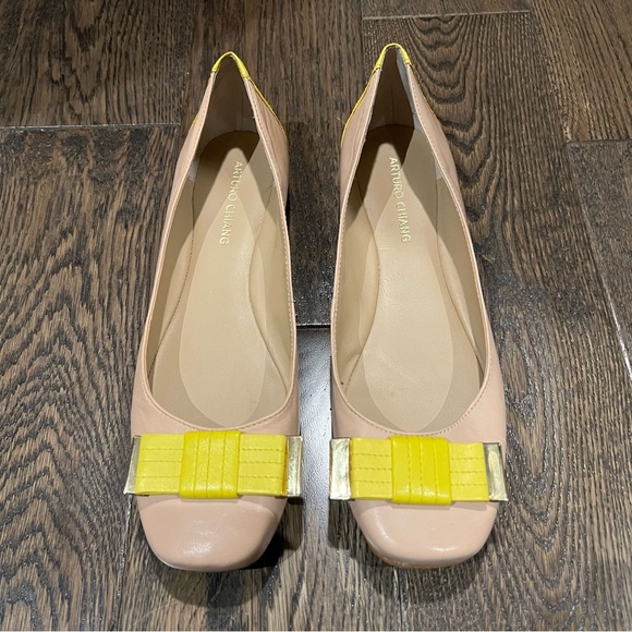 Arturo Chiang Flats, Vintage Style, Leather Yellow And Beige, Size 9. - Picture 1 of 7